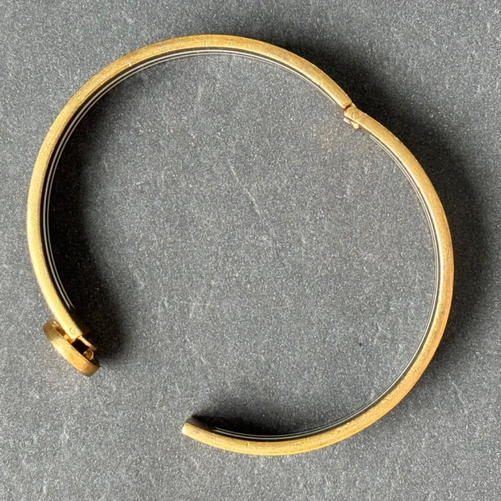 HENRI BENDEL Bracelet Bangle Round Hinged Enamel Cream Brown Stripes Gold 7" - Picture 3 of 6